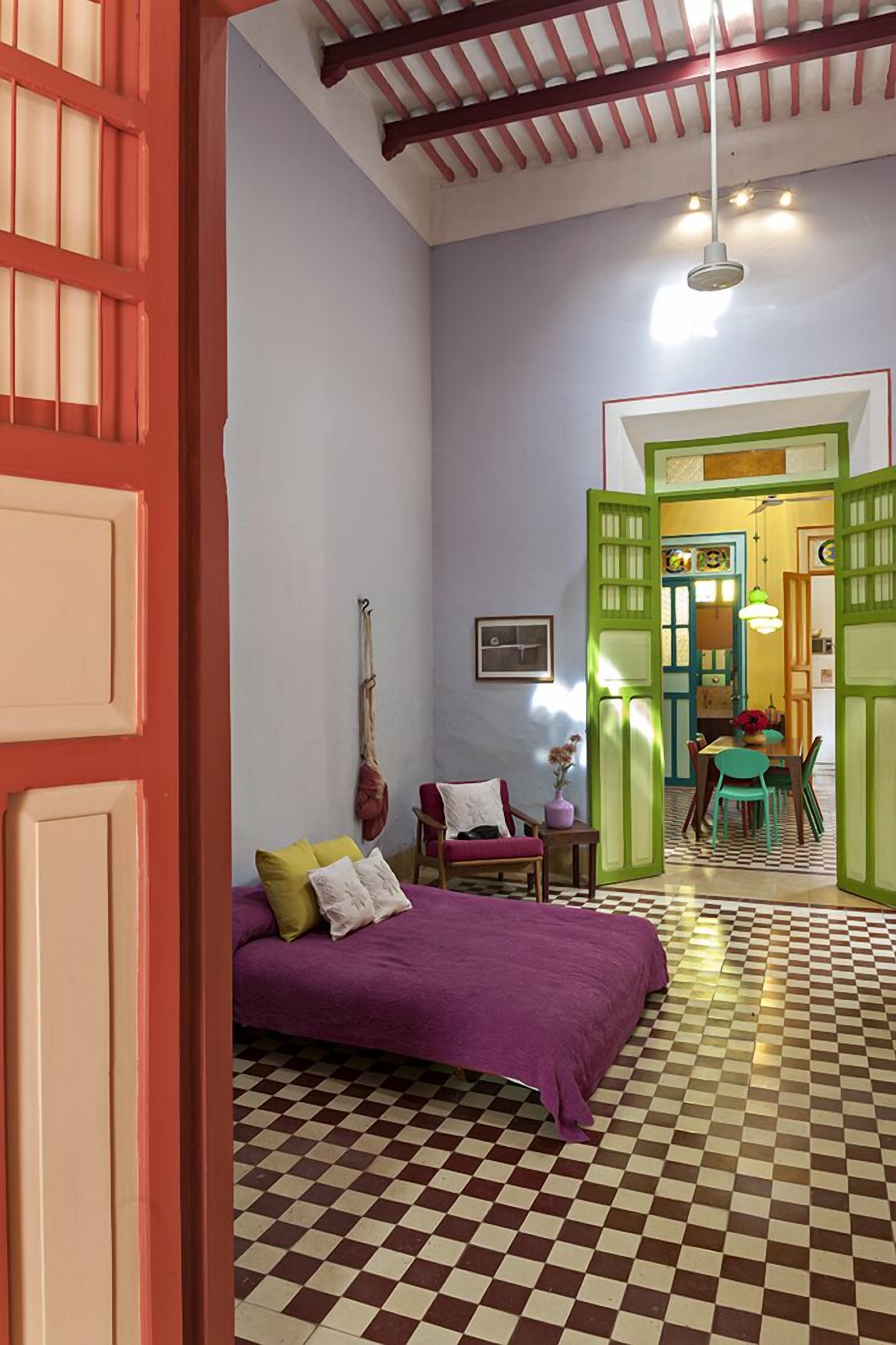 Casa Ciricote en el Barrio Santiago