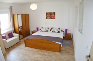 3 dormitorios, cuna de viaje, wifi gratis y ropa de cama