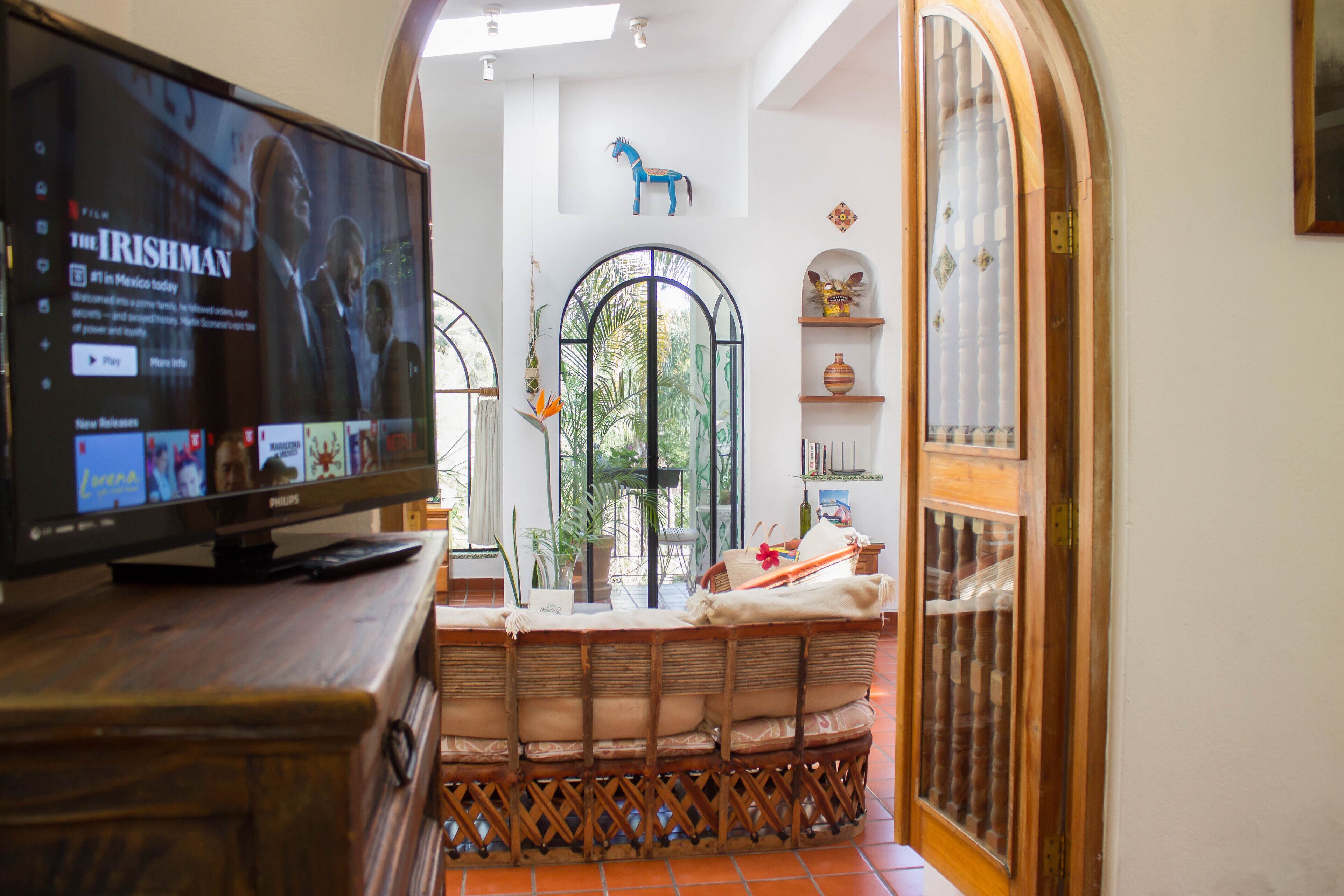 Villa Escondida Private for Couples,w/Manicured Gardens, Pool, Cabaña & BBQ.