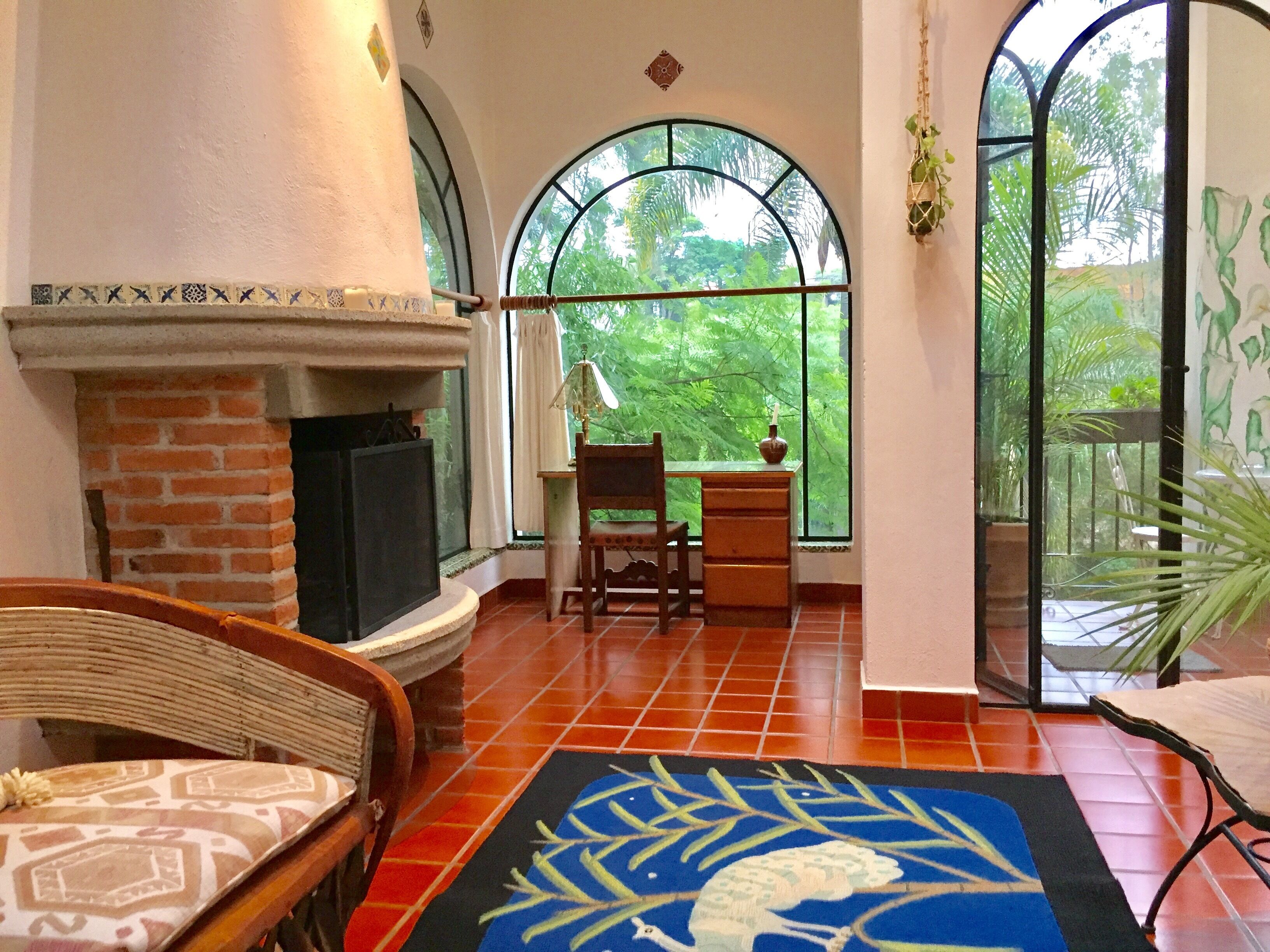 Villa Escondida Private for Couples,w/Manicured Gardens, Pool, Cabaña & BBQ.