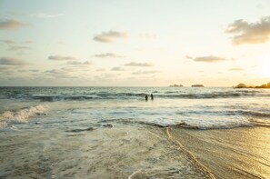 På stranden