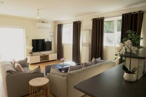 TV - Ferntree Gully 5BRM Family Home Free Parking Wifi (Ferntree Gully)