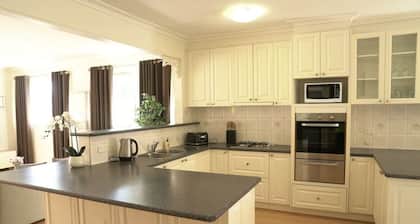 Ferntree Gully 5BRM Family Home Free Parking Wifi
