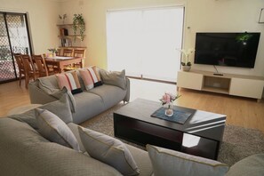 TV - Ferntree Gully 5BRM Family Home Free Parking Wifi (Ferntree Gully)