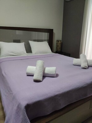 Iron/ironing board, WiFi, bed sheets - delux apartments in ze residence 22-08 (Batumi)