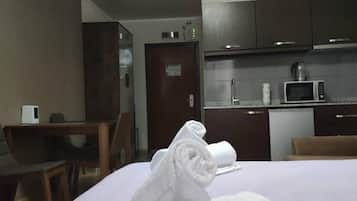 Iron/ironing board, WiFi, bed sheets