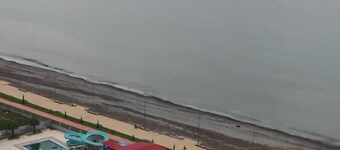 delux apartments in ze residence 22-08