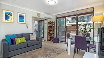 Smart TV, DVD player