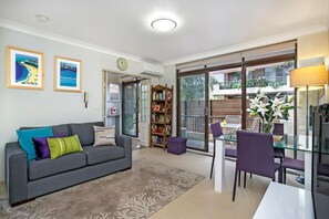 Smart TV, DVD player - Crows Nest- CN016 Brook Street - Ground Floor 1BR with Patio Pool Near Crows Nest Dining Hub (Crows Nest)