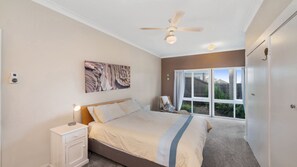 4 Schlafzimmer, Bügeleisen/Bügelbrett, Bettwäsche
