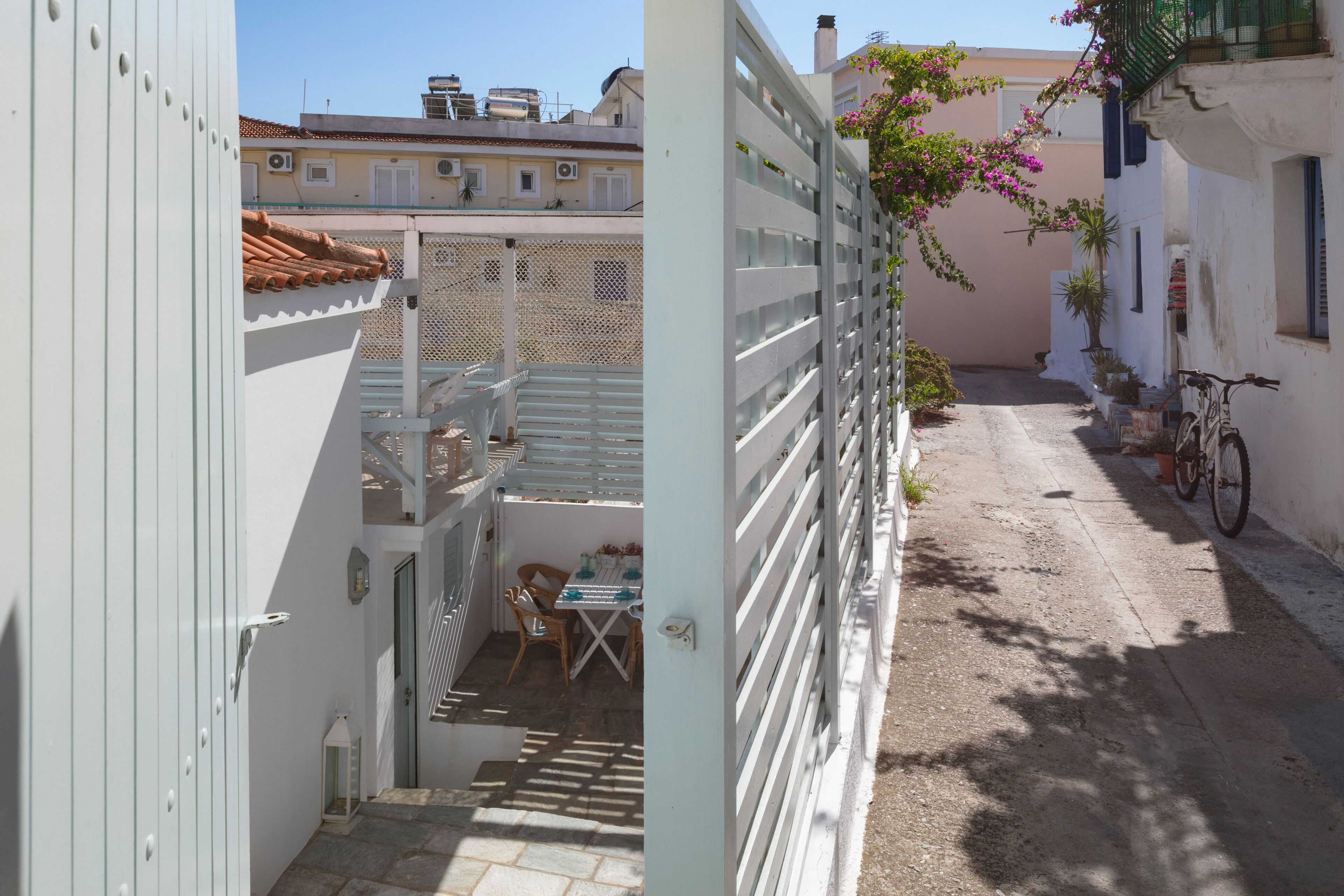 moonhouse invites you for a cozy stay in Skiathos Town