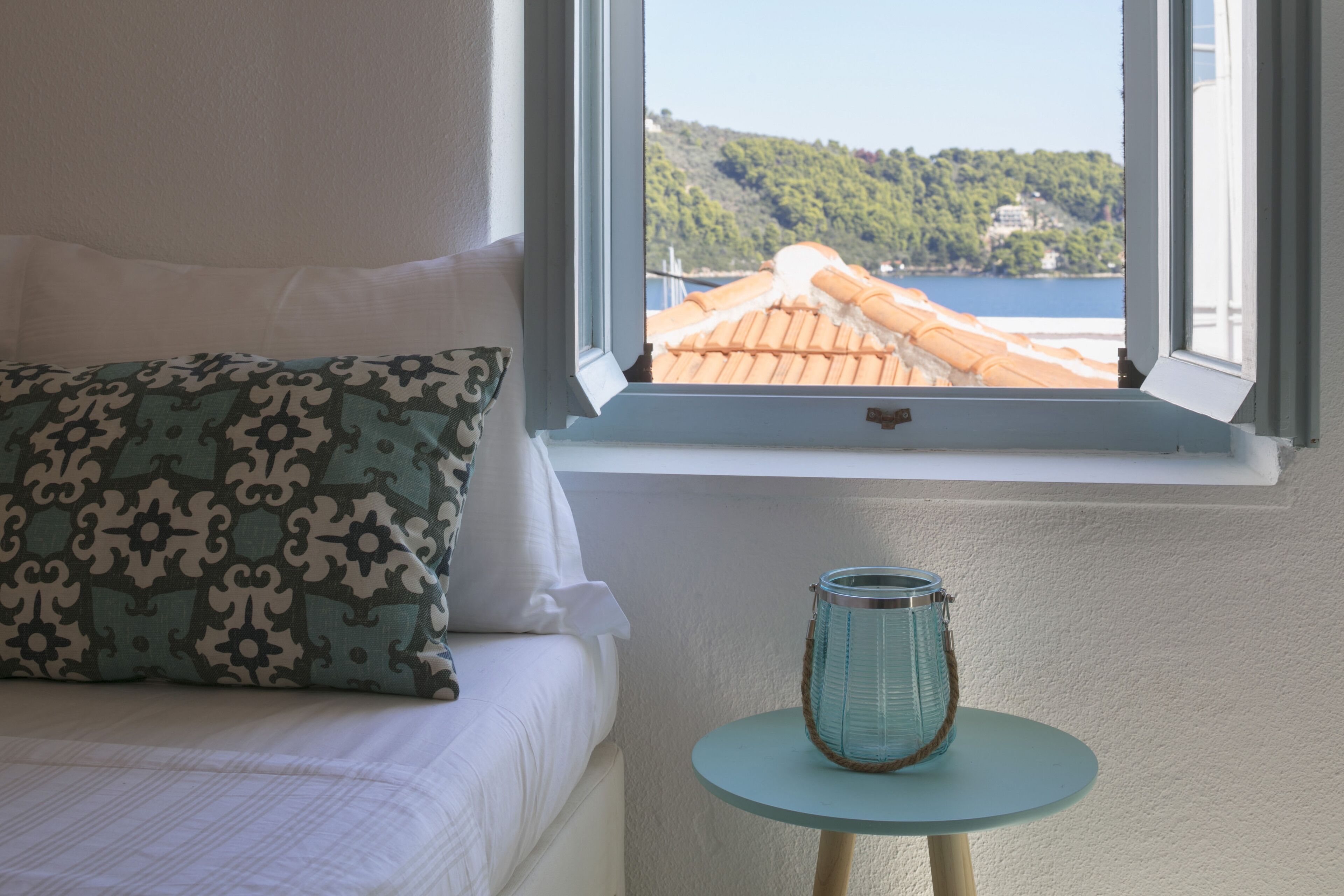 moonhouse invites you for a cozy stay in Skiathos Town
