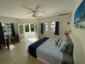 4 bedrooms, in-room safe, free WiFi, bed sheets - Casa Svea Beautiful And Spacious 4 Bedroom Villa, 200 Meters From The Beach. (Playa del Carmen)