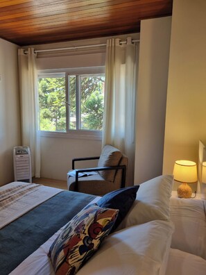 2 室のベッドルーム、アイロン / アイロン台、WiFi (無料)、ベッドシーツ