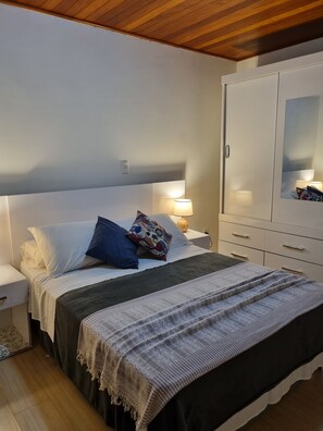 3 bedrooms, iron/ironing board, free WiFi, bed sheets
