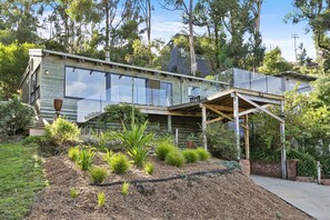 Property grounds - Modern beach house with ocean views (Wye River)