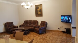 Fernseher, DVD-Player, Stereoanlage