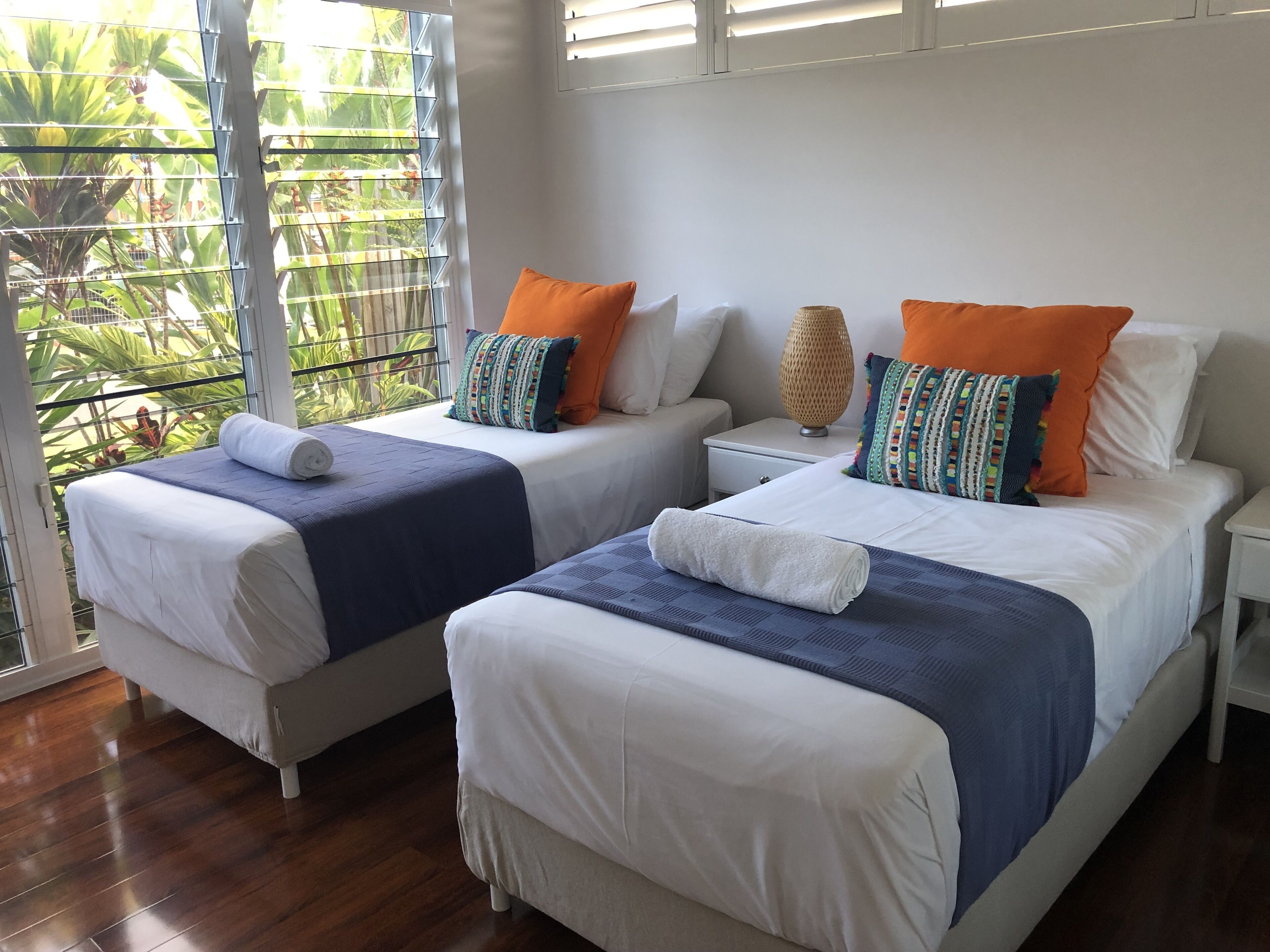 Private pool oasis in Palm Cove — image 10