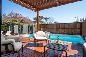 A heated pool - Sandy Shores - The perfect beach house * (Rye)