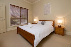 4 Schlafzimmer, Bügeleisen/Bügelbrett, Internetzugang, Bettwäsche
