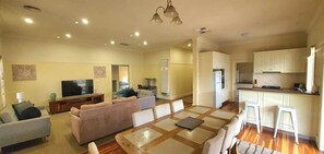 Fernseher, Netflix, DVD-Player, Streaming-Dienste