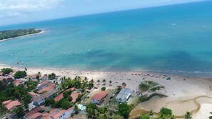 Chaises longues, serviettes de plage