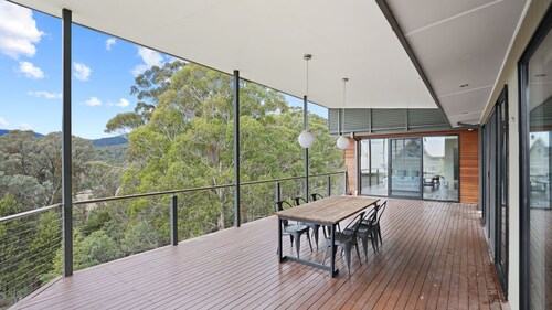 Woollybutt - sitting high on Alpine Ridge featuring spectacular alpine views
