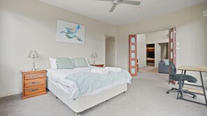 3 bedrooms, bed sheets - Woollybutt - sitting high on Alpine Ridge featuring spectacular alpine views (Merrijig)