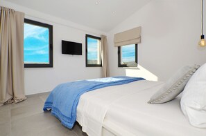 3 bedrooms, iron/ironing board, internet, bed sheets