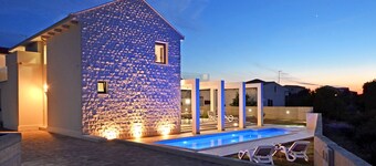 VILLA VI - Beautiful new luxurious house in a tourist destination
