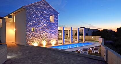 VILLA VI - Beautiful new luxurious house in a tourist destination