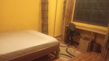 2 chambres, fer et planche à repasser, Wi-Fi, draps fournis