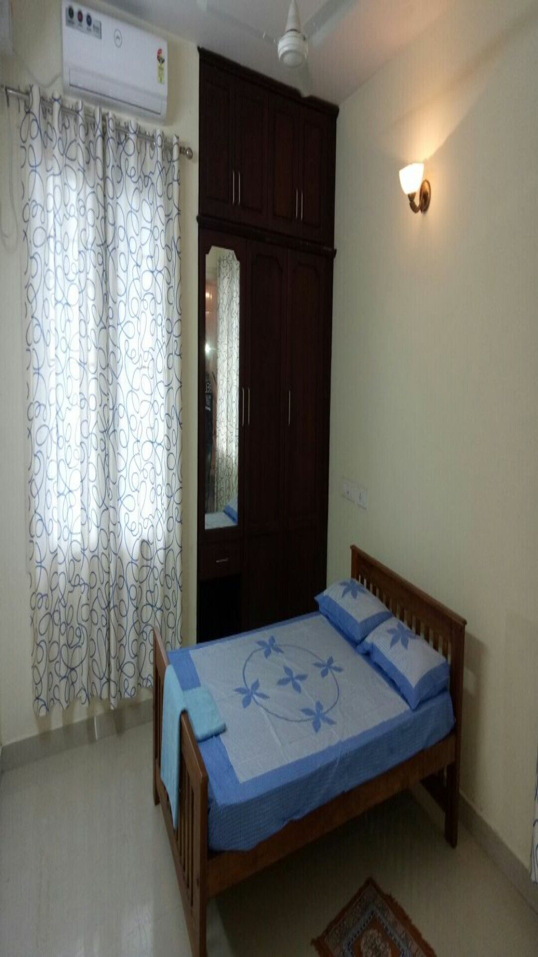 Spacious 3bhk flat at heart of the town.(2ac)