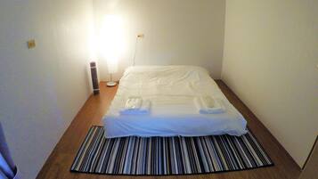 3 bedrooms, internet, bed sheets, wheelchair access