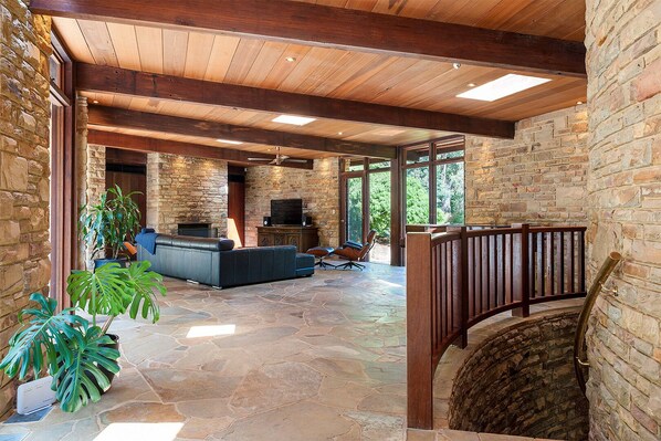 Interior - Coomalie House - Mid Century Inspired Luxury (Badger Creek)