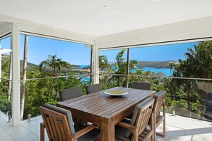 Outdoor dining - Oasis 17, Beautiful Apartment on Hamilton Island (Hamilton Island)