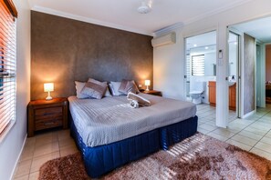 2 bedrooms, iron/ironing board, WiFi, bed sheets - Oasis 17, Beautiful Apartment on Hamilton Island (Hamilton Island)