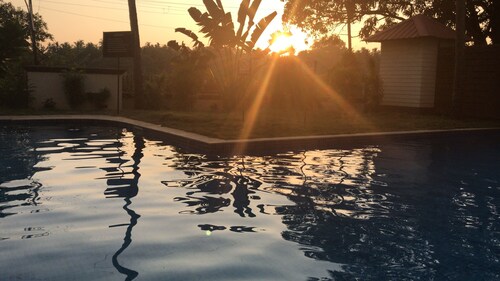 Air Conditioned Modern 1 Bedroom + Living room apartment with 2 bathrooms