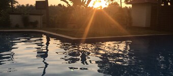 Air Conditioned Modern 1 Bedroom + Living room apartment with 2 bathrooms