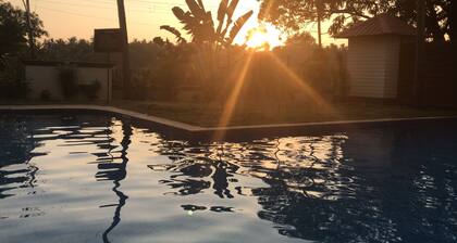 Air Conditioned Modern 1 Bedroom + Living room apartment with 2 bathrooms