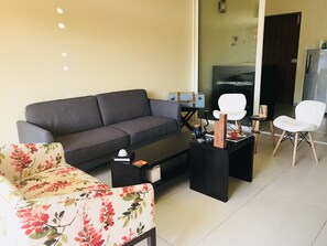 Smart-TV, Kamin, Stereoanlage