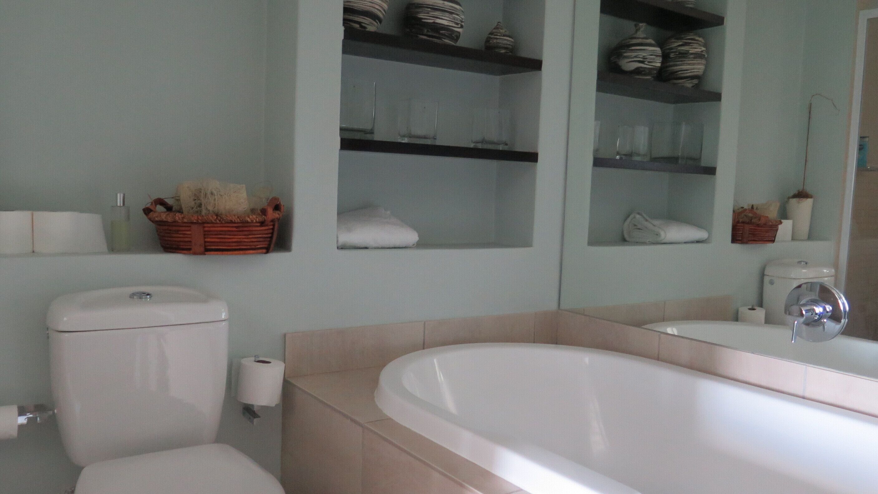 Luxury two bed apartment with city, ocean and harbour views