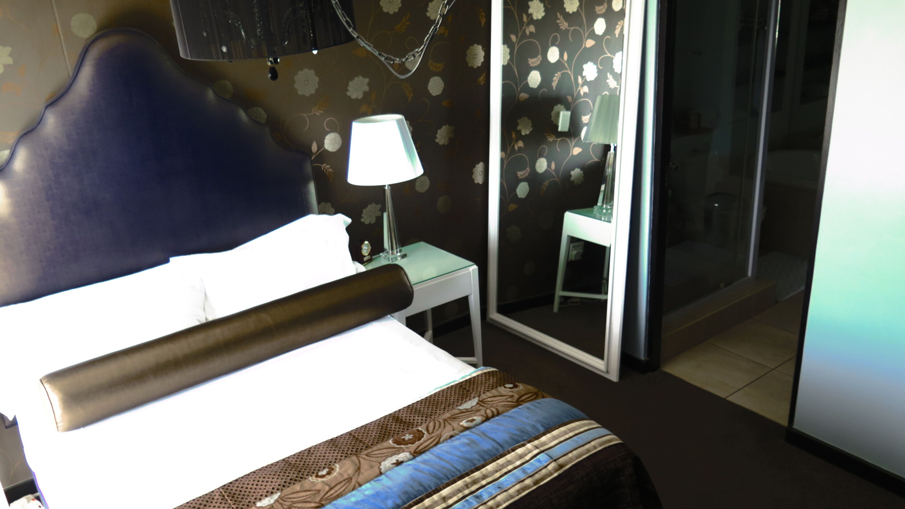 Luxury two bed apartment with city, ocean and harbour views