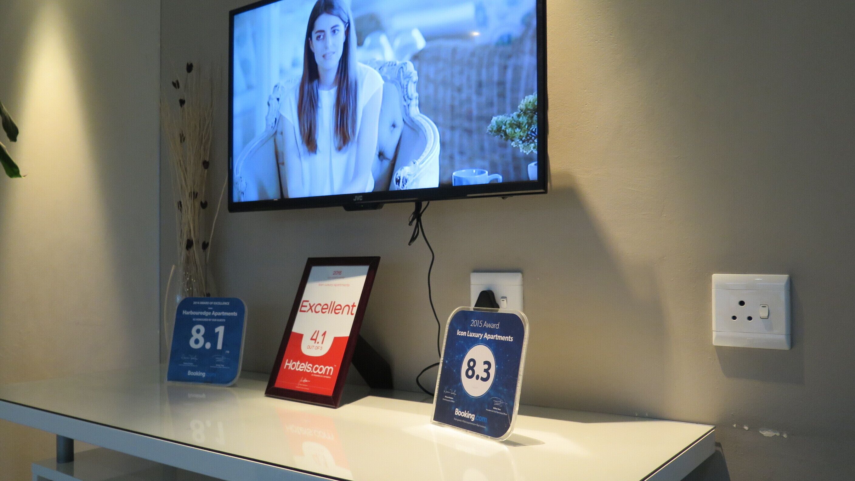 Luxury two bed apartment with city, ocean and harbour views