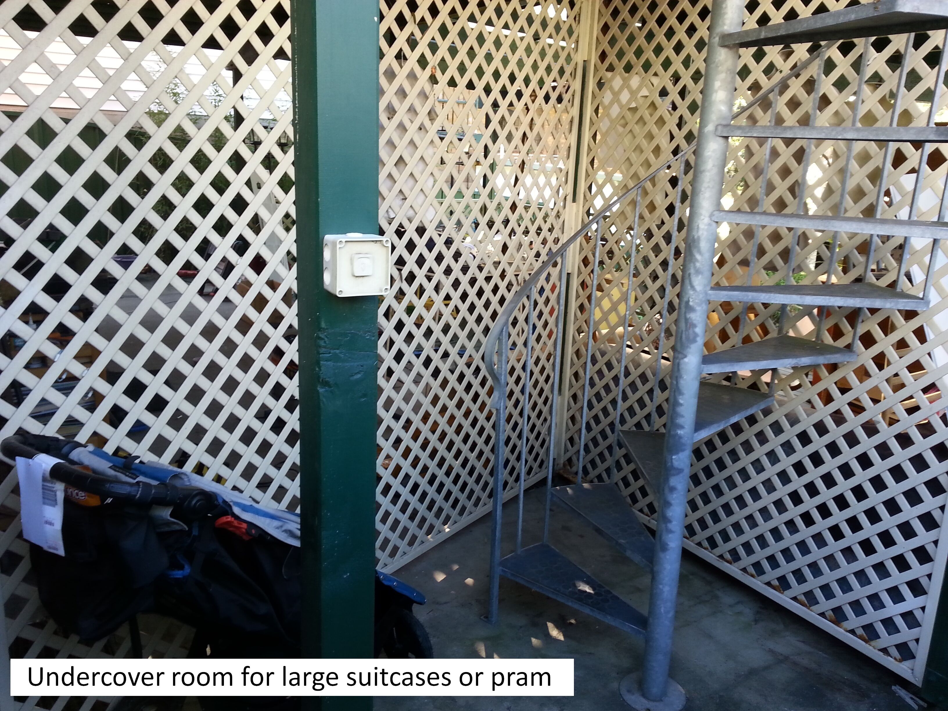 The Tardis2 - Huge Leafy Balcony BBQ — image 4