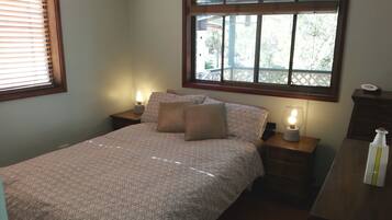 2 bedrooms, desk, iron/ironing board, free WiFi