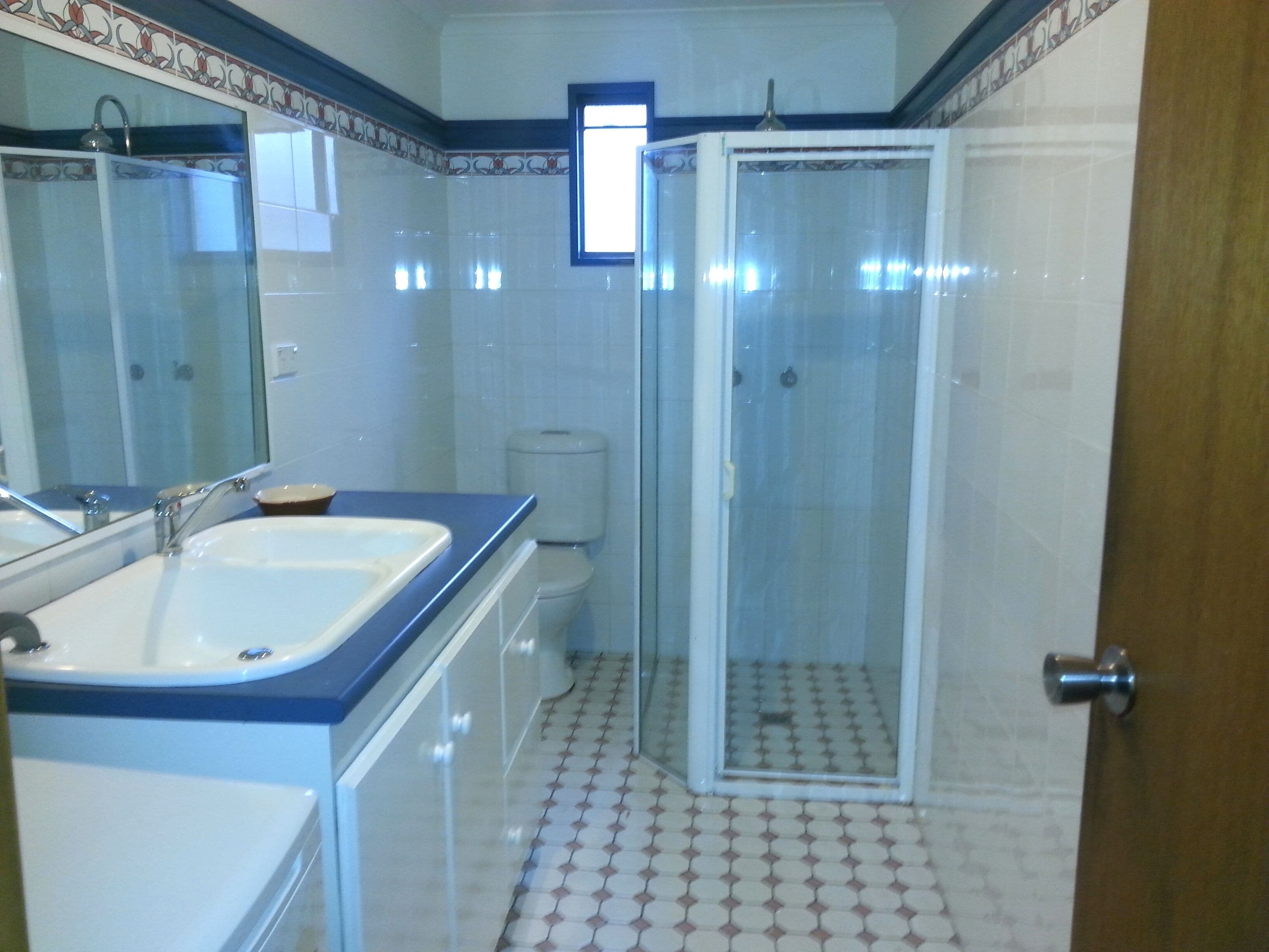 The Tardis2 - Huge Leafy Balcony BBQ — image 14