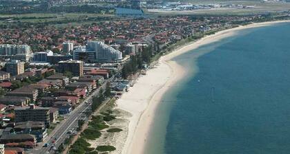 The Tardis2 - Huge Leafy Balcony BBQ