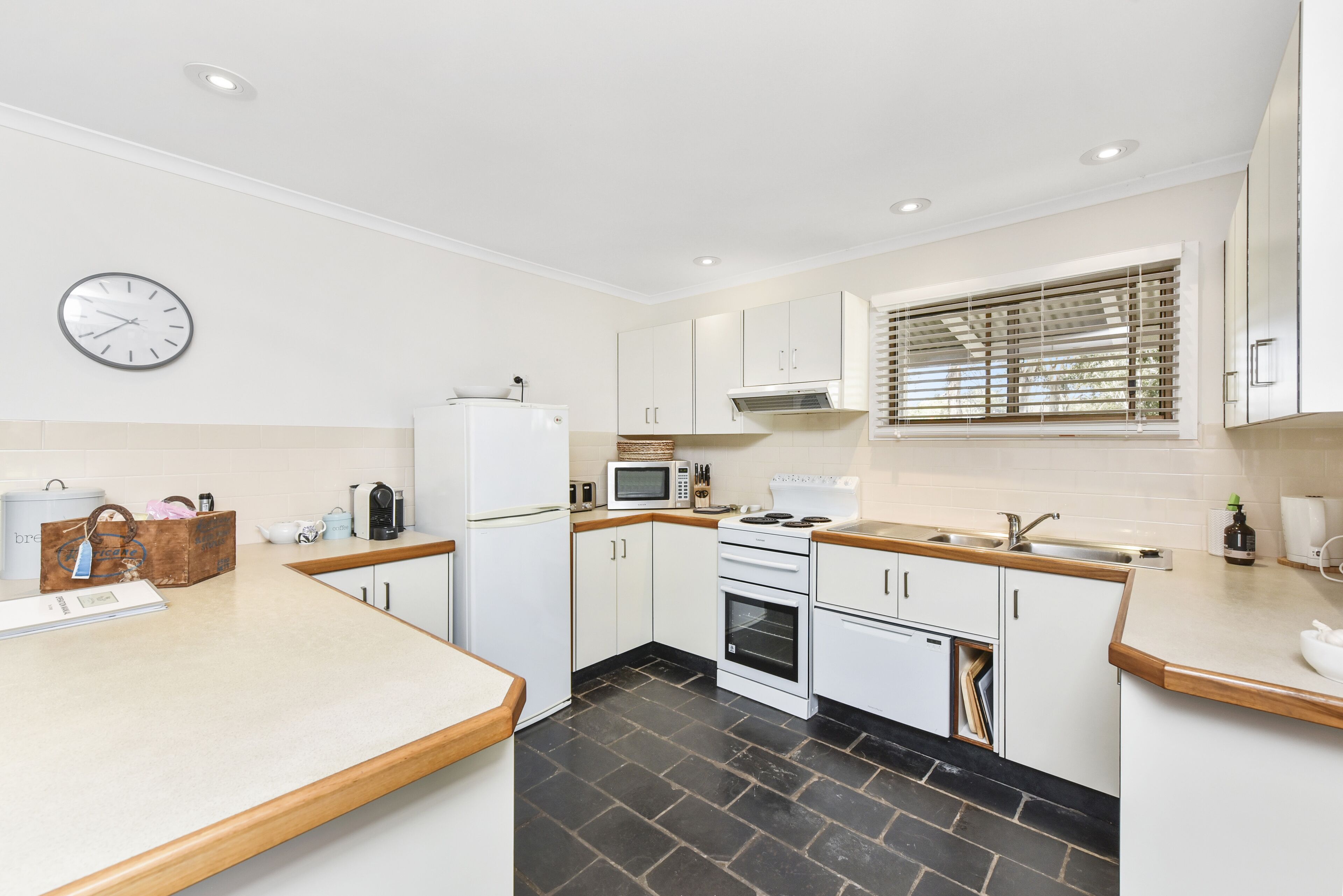 Luxury self-contained homestead and a farm full of beauty and adventure — image 12