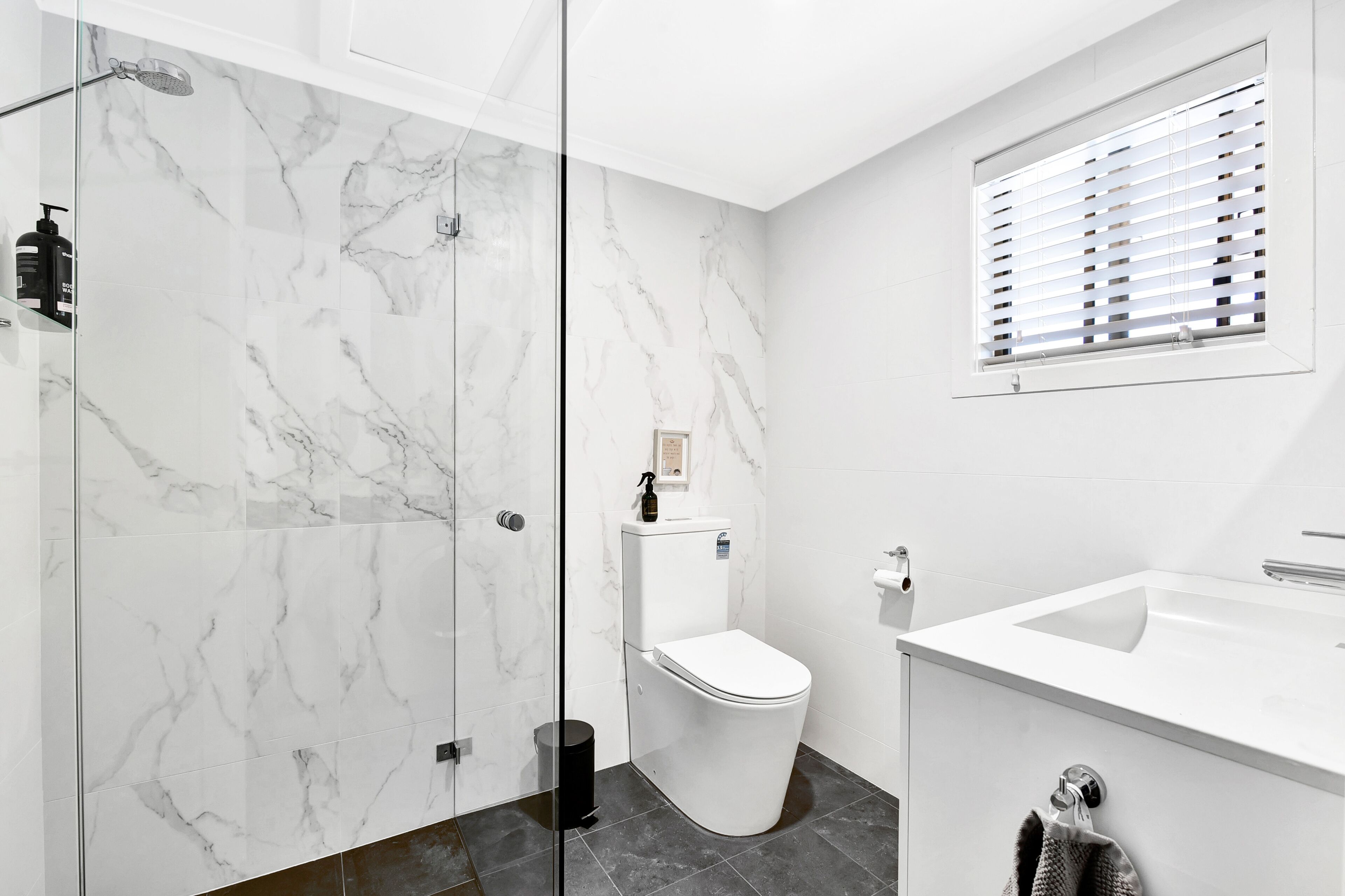 Luxury self-contained homestead and a farm full of beauty and adventure — image 13